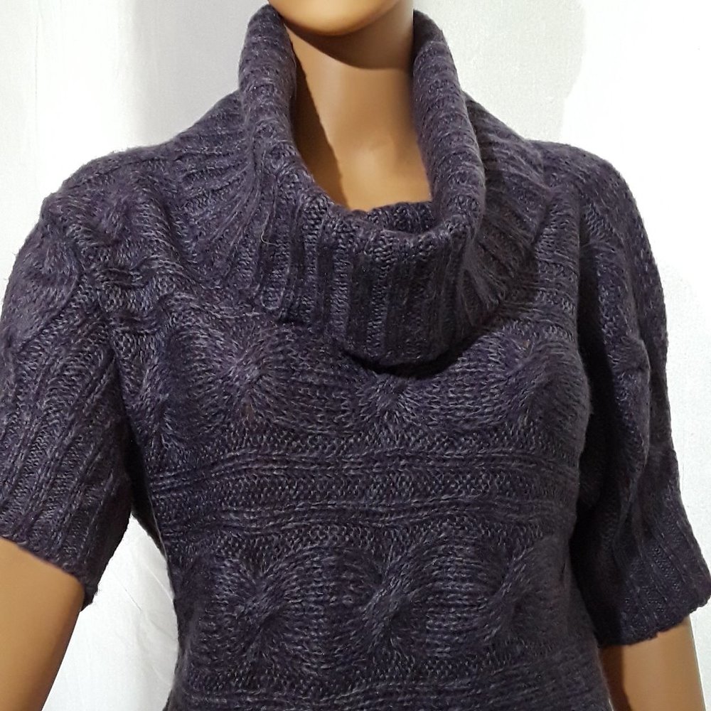 dELiA*s,   WOMEN'S CASUAL SWEATER,  SIZE  L.